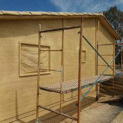 Fachada de madera con corcho proyectado