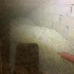 Aislamiento con celulosa insuflada bajo teja