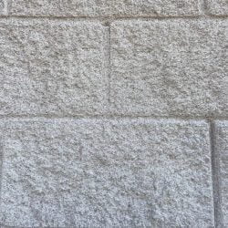 Humedades por filtración en Poble Nou