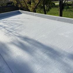 Impermeabilización del techo de un edificio con membrana continua